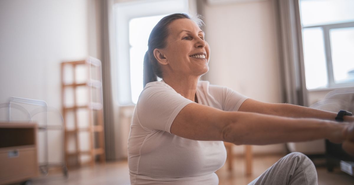 Retrouver une silhouette tonique après 50 ans : conseils doux et efficaces pour les femmes