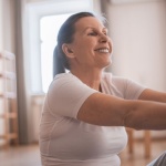 Retrouver une silhouette tonique après 50 ans : conseils doux et efficaces pour les femmes