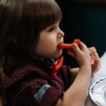 Petits gourmets difficiles : comprendre et apprivoiser les préférences alimentaires des enfants