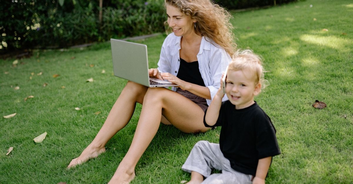 Maman freelance : 10 astuces d’organisation pour concilier clients, maison et temps pour soi