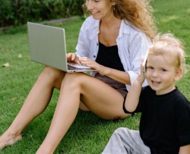 Maman freelance : 10 astuces d’organisation pour concilier clients, maison et temps pour soi