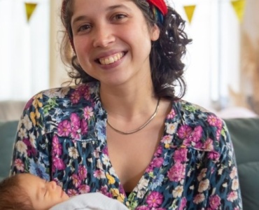Les premières visites après bébé : comment accueillir vos proches en douceur (et sans stress)