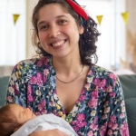 Les premières visites après bébé : comment accueillir vos proches en douceur (et sans stress)