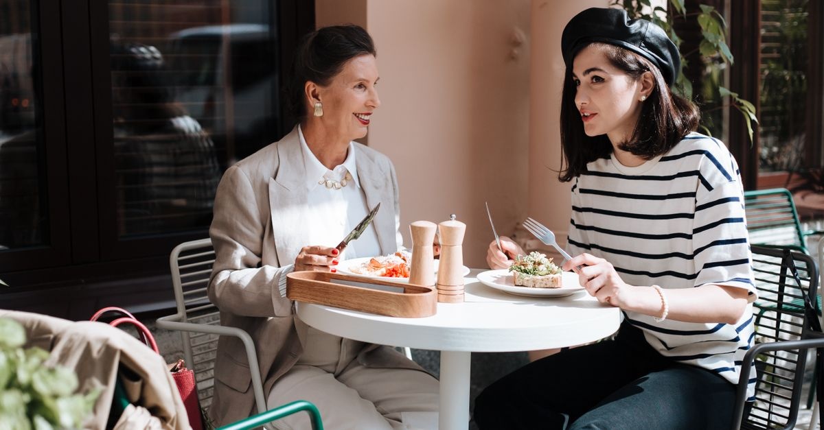 Chic et décontractée : 10 idées de tenues parfaites pour un brunch entre amies