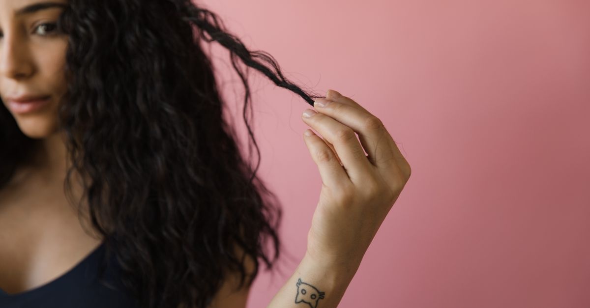 Boucles sublimées au quotidien : la crème qui redessine et dompte vos ondulations