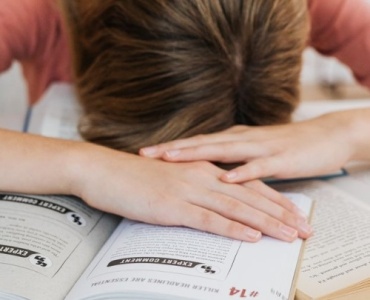 Enfants fatigués : 9 signes à repérer (et comment réagir au quotidien)