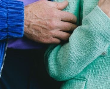 Osez le blazer coloré : idées de tenues chic et modernes pour illuminer votre style