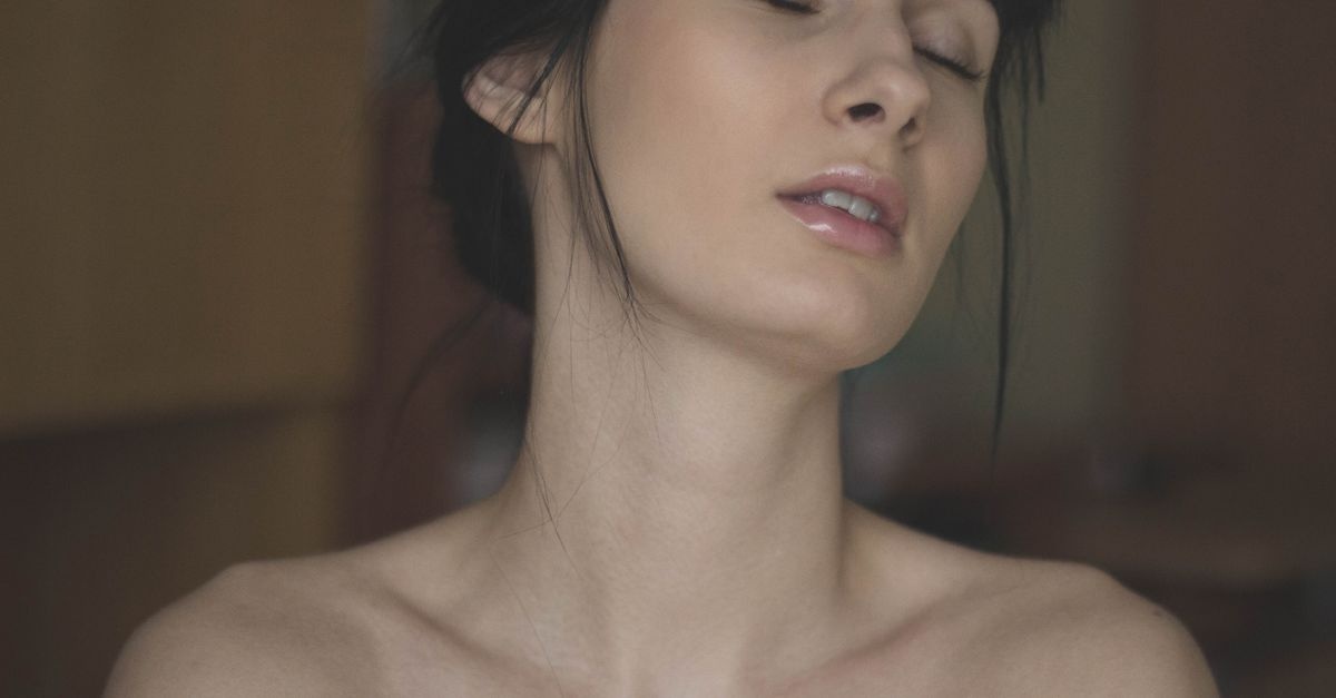 Front brillant ? 7 astuces simples pour retrouver une peau mate toute la journée