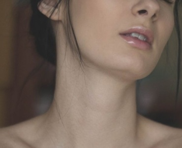 Front brillant ? 7 astuces simples pour retrouver une peau mate toute la journée