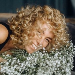 Sublimez vos boucles : le guide du diffuseur qui transforme vos cheveux