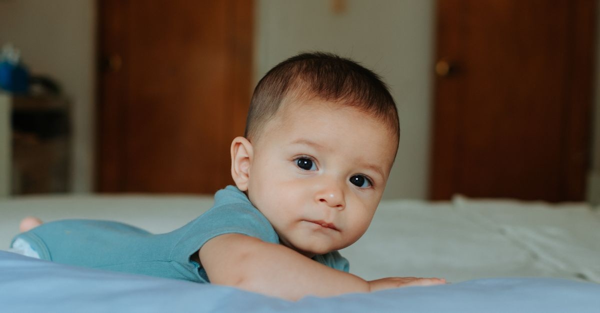 Bébé fait ses dents ? Les tout premiers signes à repérer (et comment le soulager)