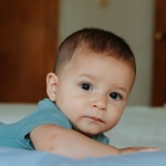 Bébé fait ses dents ? Les tout premiers signes à repérer (et comment le soulager)