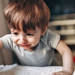 Quand les larmes arrivent à la crèche : astuces douces pour une adaptation sereine