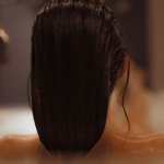 Le rituel nourrissant qui transforme vos cheveux : l’huile avant shampoing à adopter