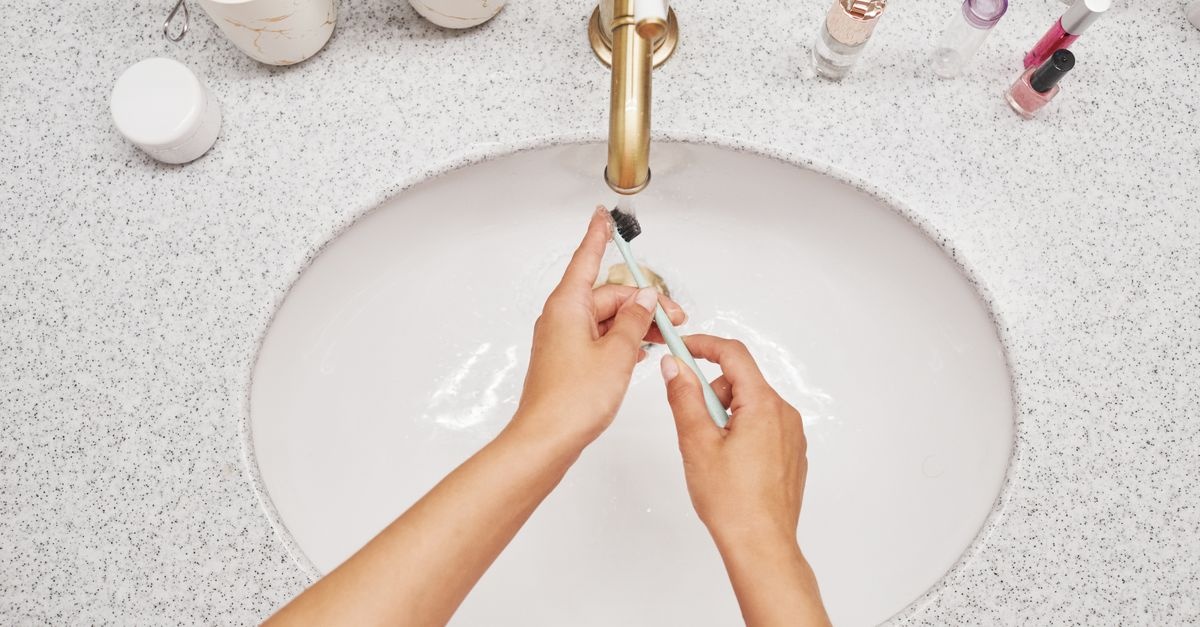 Comment nettoyer votre éponge à maquillage pour un teint impeccable et une peau saine