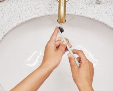 Comment nettoyer votre éponge à maquillage pour un teint impeccable et une peau saine