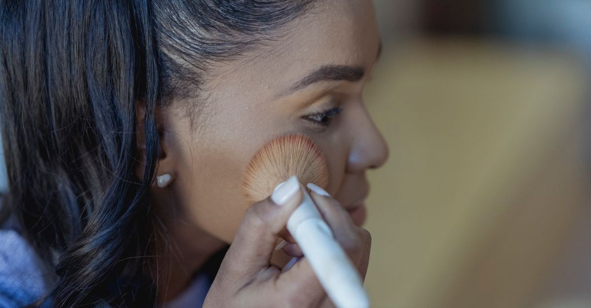 L’éclat naturel au quotidien : comment choisir un enlumineur subtil pour le visage