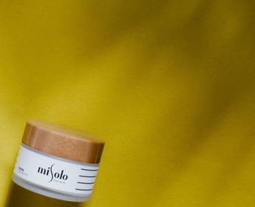 Peau fraîche et lumineuse : le secret d’une crème de jour aérienne au quotidien