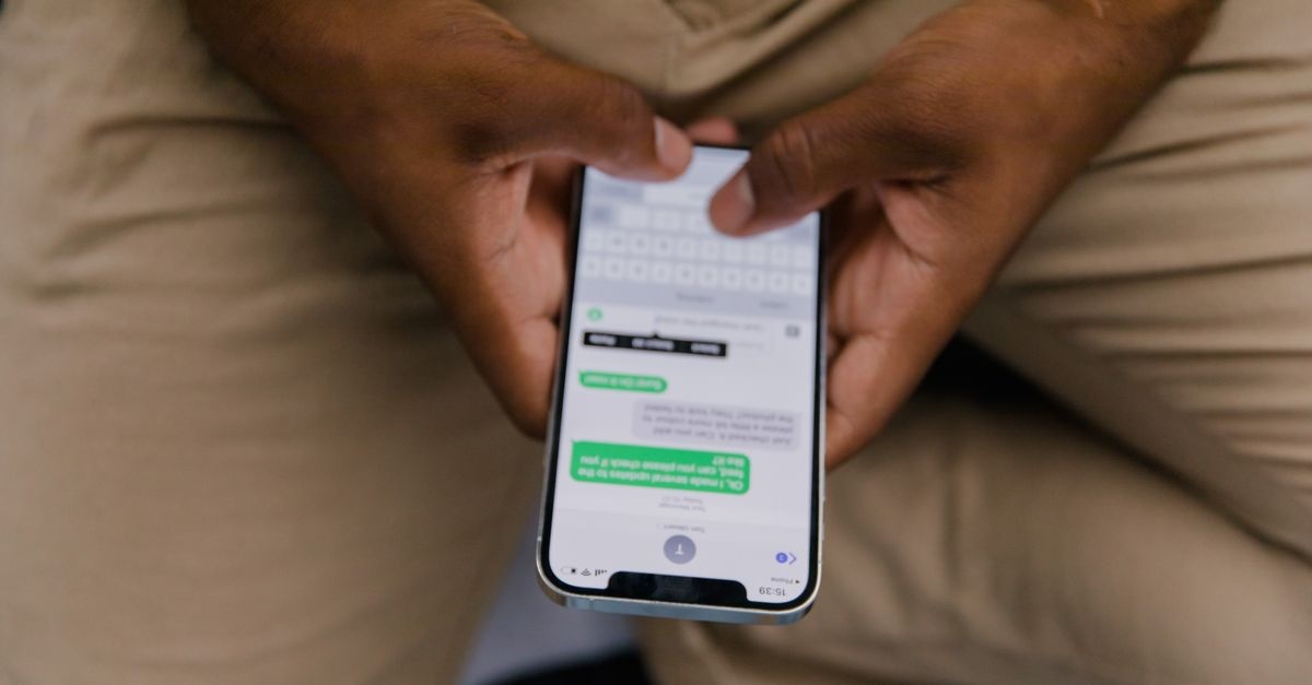 Messages trop secs ? 7 clés pour décrypter et répondre sans vous braquer