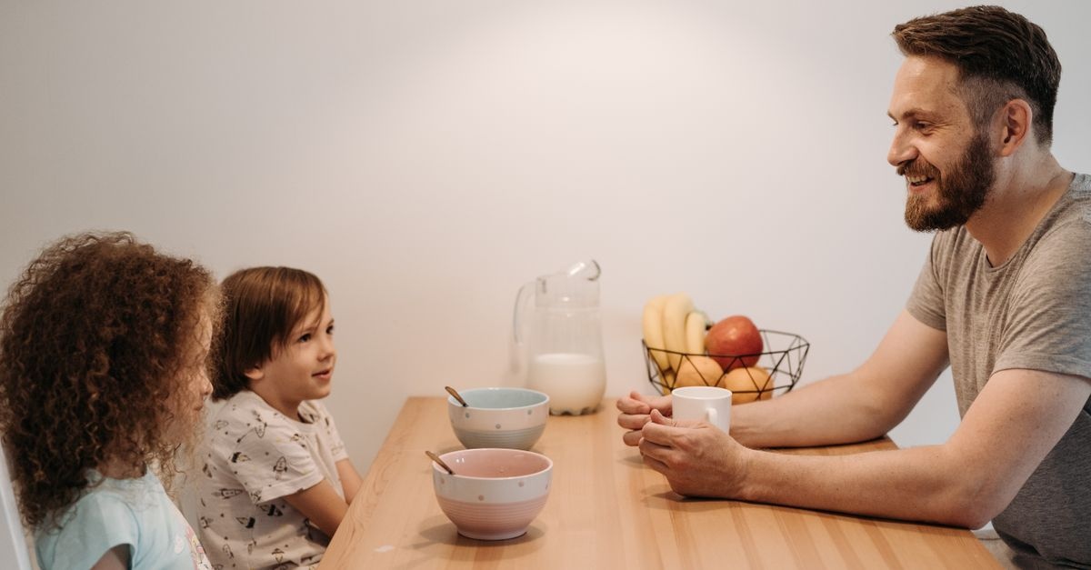 Mots magiques au quotidien : comment mieux communiquer avec vos enfants