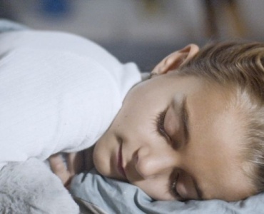 Le rituel du soir qui change tout : aider votre enfant à s’endormir sereinement