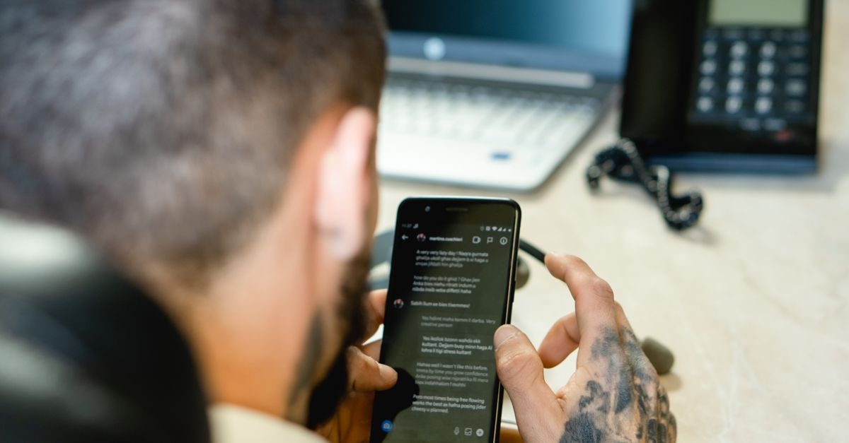 Il lit ton message… et silence radio : que signifie-t-il vraiment et comment réagir ?
