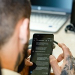 Il lit ton message… et silence radio : que signifie-t-il vraiment et comment réagir ?