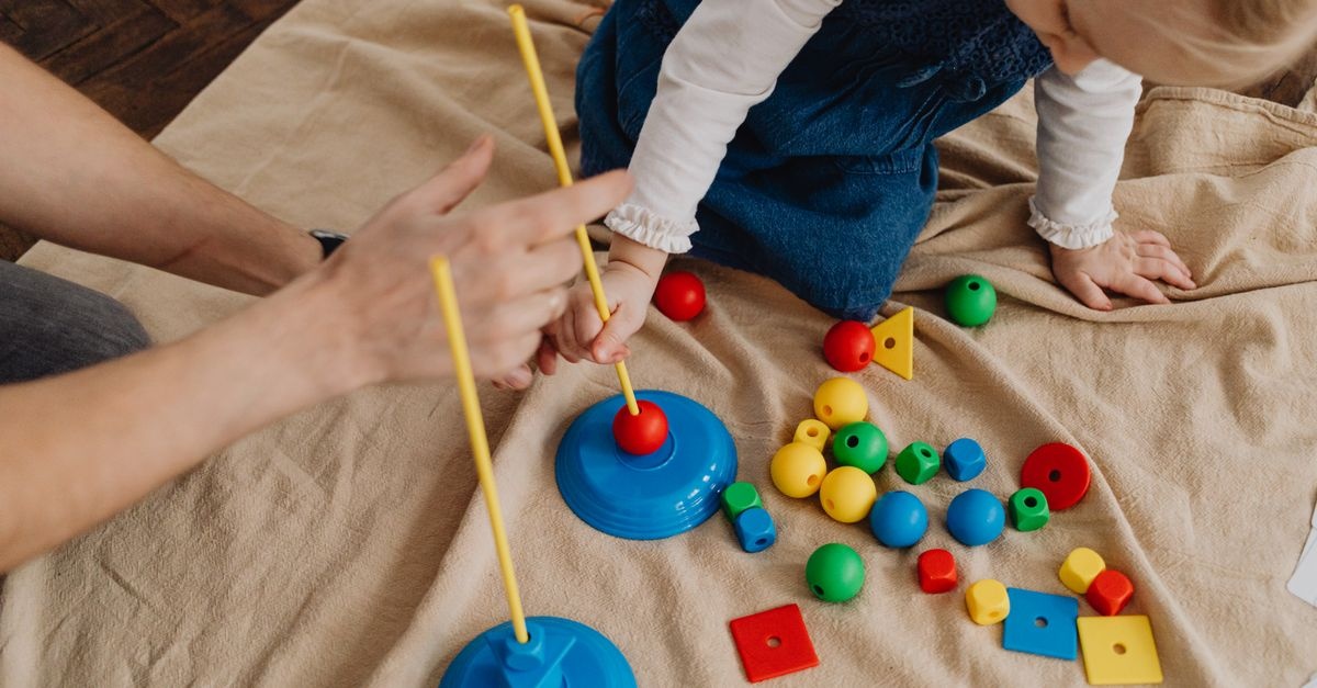 Petites mains, grands progrès : activités ludiques pour développer la dextérité des enfants