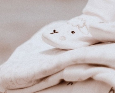 Comment bien laver les vêtements de bébé : douceur, hygiène et astuces indispensables