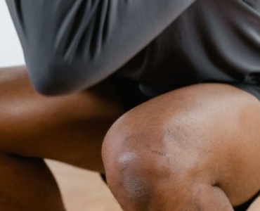 Genoux sensibles : 10 exercices doux pour bouger sans douleur et renforcer vos articulations
