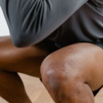 Genoux sensibles : 10 exercices doux pour bouger sans douleur et renforcer vos articulations