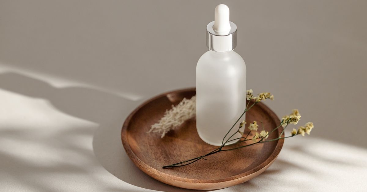 Niacinamide : l’allié incontournable pour dompter la peau grasse et retrouver un teint net