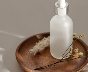 Niacinamide : l’allié incontournable pour dompter la peau grasse et retrouver un teint net