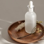 Niacinamide : l’allié incontournable pour dompter la peau grasse et retrouver un teint net