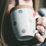 Café, stress et nervosité : comment la caféine peut amplifier l’anxiété (et quoi faire)